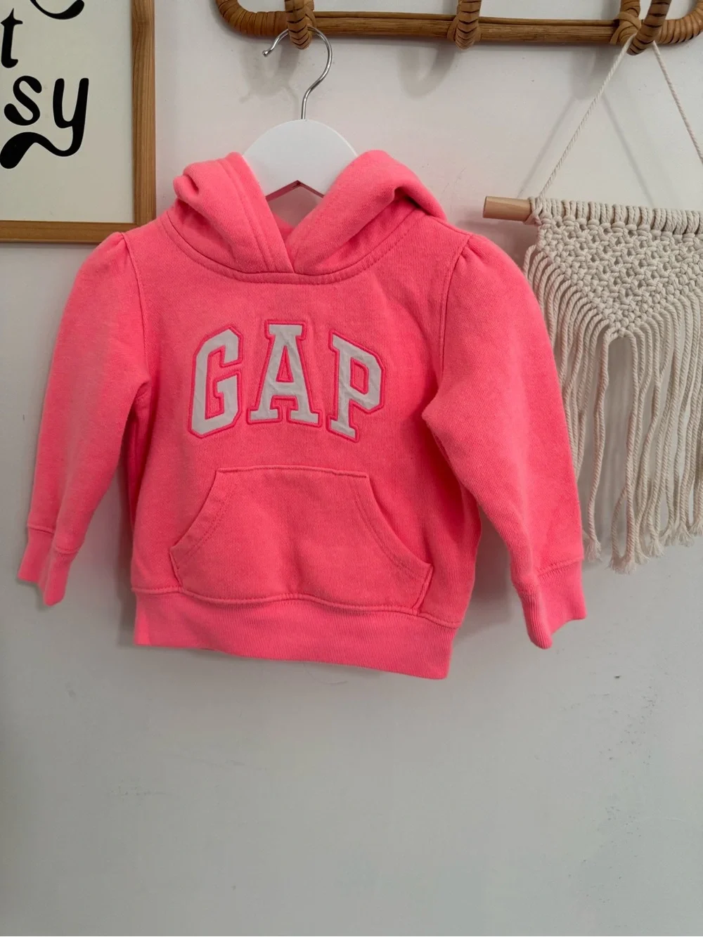 GAP neon pink
